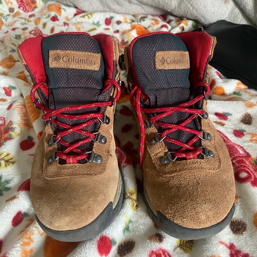 columbia waterproof hiking boots